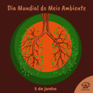 Design: Peça gráfica sobre o Dia Mundial do Meio Ambiente. Em fundo marrom, há no centro uma árvore com ramos em formato de pulmões, ao fundo dessa árvore há três círculos que aumentam de tamanho, um laranja, um verde mais claro e outro verde escuro. Na parte superior está a seguinte frase: "Dia Mundial do Meio Ambiente" e na parte inferior "5 de junho". Do lado direito inferior, a logo da SIPAD.
